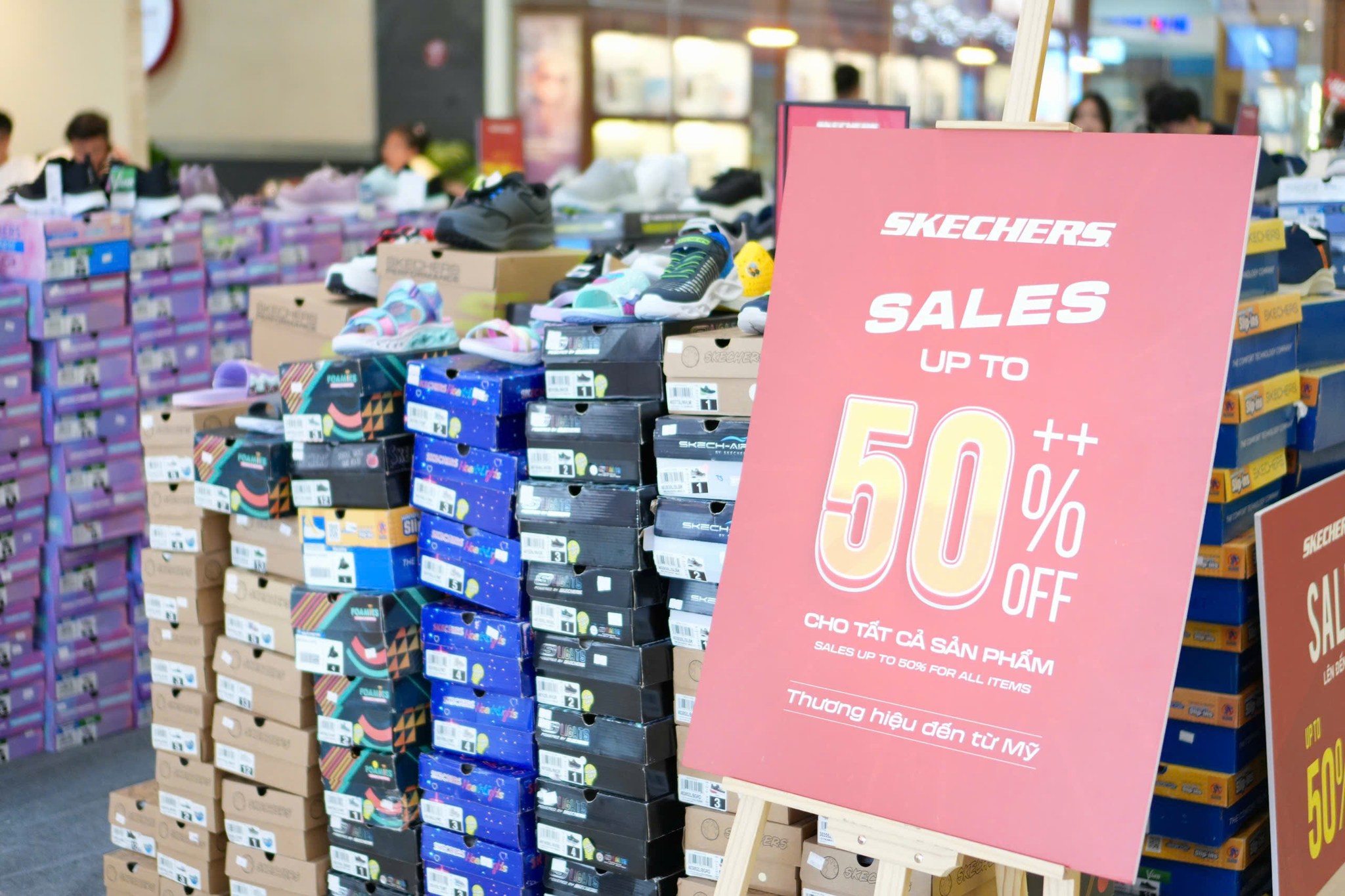 skechers-sale-khung-giam-gia-toan-bo-len-den-50